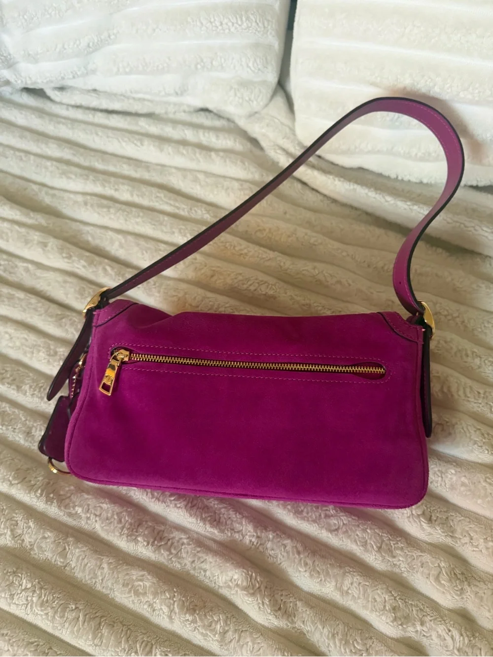 Limited edition Magenta Etta